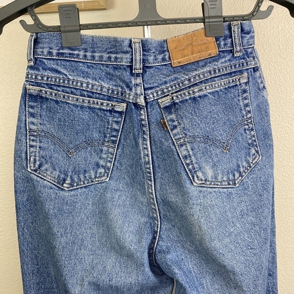 Vintage LEVI'S Women's Light Wash 57902-7206 Jeans USA Made - Picture 7 of 17